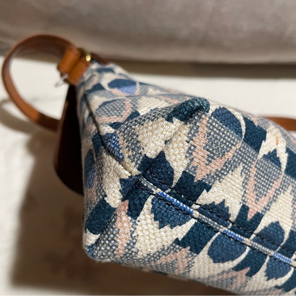 FOSSIL Kinley Ikat Small Crossbody Bag Blue Print - Picture 9 of 16